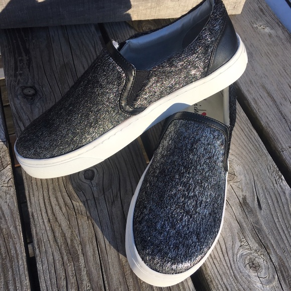 5️⃣🌟! Luichiny Silver Fur Sneakers! NEW! - Picture 3 of 8